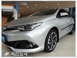 Ochranné boční lišty dveří Toyota Auris 5dveř. 2015-