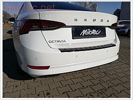 Práh pátých dveří s výstupky, černý lesklý, Škoda Octavia IV. sedan - skladem, VYSTAVENO NA PRODEJNĚ